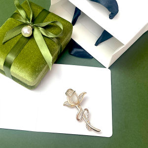 Tulip Pin Badge Gift Box Birthday Gift for Mom Teacher Sister Friend Classmate Teachers Day Fashionable Creative Gift Box