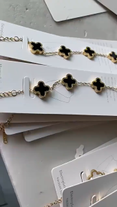 Gelang Tangan Wanita Rantai Titanium Model Clovrr Tfny / Gelang Wanita Dewasa Cantik - Stay Cool Shop