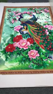 Tranh dán tường Đôi chim công thư pháp chữ Phúc Lộc in PP kim sa