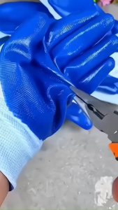 Găng tay phủ nitrile bảo vệ tay khi thao tác máy móc - N518