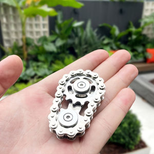 1pc Gear Flywheel Fingertip Gyro Cool Finger Fidget Spinning Toy Metal Sensory Bicycle Chain Gear Board Game Novelty Toy Gift