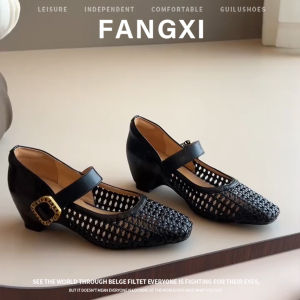Lace Hollow Square Toe Elevating Shoe