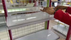 ราวกันตกสินค้า ใส่หน้าแผ่นชั้น อุปกรณ์เสริมสำหรับชั้นมินิมาร์ท มี 3 ขนาด ยาว 70ซม. 90ซม. และ 120ซม.