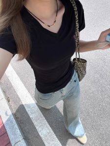 Áo Thun Nữ Cổ Chữ V Tay Ngắn Ôm Vừa Vặn Màu Đen Mùa Hè Cao Cấp Áo Lót Bó Eo Gợi Cảm Thời Trang Công Sở Phong Cách Hàn Quốc