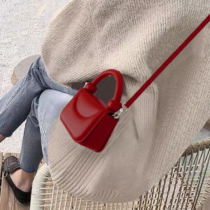 Red Mini Square Womens Bag 2024 New Summer High-End Sensation Versatile Single Shoulder Slant Carry Handheld Mobile Phone Bag