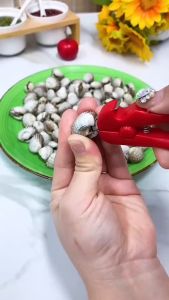Kìm tách sò huyết kiêm khui nắm chai