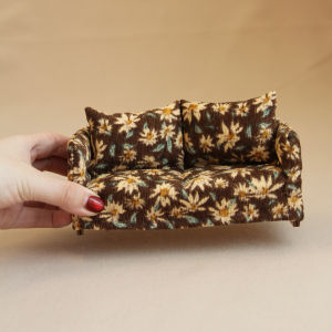 เฟอร์นิเจอร์บ้านตุ๊กตาจำลองขนาดเล็ก 1:12 โซฟาคู่ผ้าไม้ เหมาะสำหรับตกแต่งบ้านตุ๊กตา