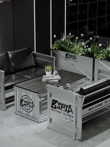 Industrial Style Sofa Bar Deck Cafe Studio Container Retro Iron Sofa Table and Chair Combination