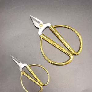 Office Scissors Blade Material/3Cr13 Stainless Steel Total Length: 4.9 inches (12.6 cm) Blade Length: 1.8 inches (4.5 cm) Blade Thickness: 0.09 inches (2.3 mm) 1 Piece Stationery Scissors Stainless Steel Childrens Fit Cut Curve Saxa Standard Bl
