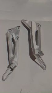 Pat nhôm gác chân sau dành cho xe DREAM Việt