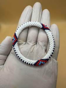 Glass Awakening: สร้อยข้อมือเทพธิดาเผ่าสีเขียวจากอัฟกานิสถาน