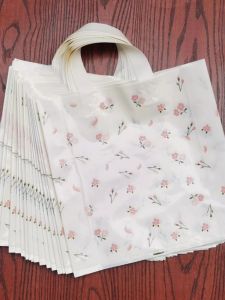 Thickened Plastic Handbag Retro Chrysanthemum Shopping Bag Clothing Packaging Gift Bag with Strengthened Handle Degradable PE Material