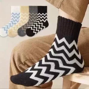 Mens and womens warm mid-tube socks black and white striped couple terry socks