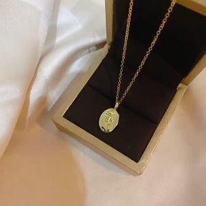 Aurora Korea Plated 18K Gold Rose Flower Medallion Necklace Pendant Temperament Jewelry X1087