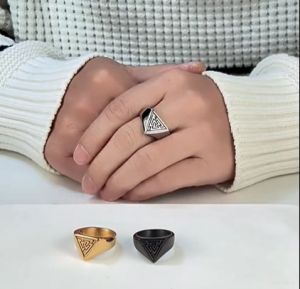 Kemstone แหวนสามเหลี่ยมมูมฉากแบบเยอรมันสำหรับผู้ชายแหวนเครื่องประดับชูบทองเงินสีดำ