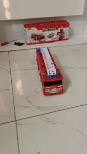 Đồ chơi xe cứu hỏa biến hình siêu nhân có còi báo và đèn tín hiệu