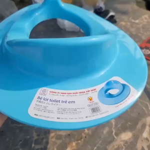 Bệ lót toilet trẻ em Việt nhật Plastic 5438 thu nhỏ bồn cầu an toàn tiện lợi cho bé