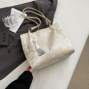 New Chinese Style Embroidered Large Womens Tote Bag Fashionable Ethnic Trend Spring Commute Underarm Bag Quality Texture