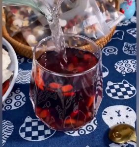 Eight Treasures Health Tea: A Men's Kidney Tonic