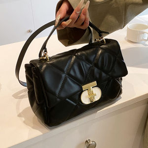 Fashionable Large Capacity Womens Crossbody Bag Chain Diamond Patterned Shoulder Bag Stylish Small Square Bag for Youth