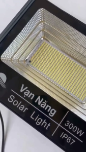Đèn pha năng lượng mặt trời Vạn Năng Solar Light 300w