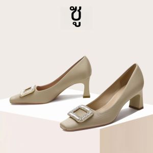 สีแชมเปญ ผ้าซาติน รองเท้าส้นสูง ผู้หญิง สไตล์ใหม่เดินทางมืออาชีพหัวเข็มขัดสี่เหลี่ยมส้นหนากึ่งเป็ดหัวเหลี่ยมรองเท้าเดียว