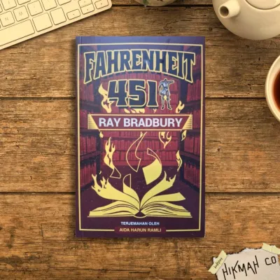 Novel Fahrenheit 451. Karya Ray Bradbury. Biblio Press.