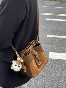 Fall and Winter New Arrival Retro Chestnut Western Style Bucket Bag Niche Style Fancy Crossbody Bag Easiest for Match Commuting Fashion Shoulder Bag