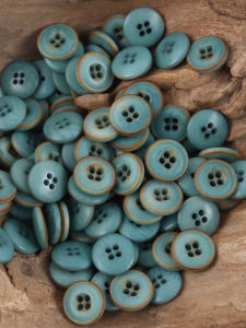 กระดุมผลไม้สีเขียวคลาสสิกสไตล์ย้อนยุคสำหรับเด็ก เสื้อคาร์ดิแกนถักสีสันสดใส เสื้อคลุมกันหนาวแบบสวมหัว กระดุมกลมสีน้ำตาล