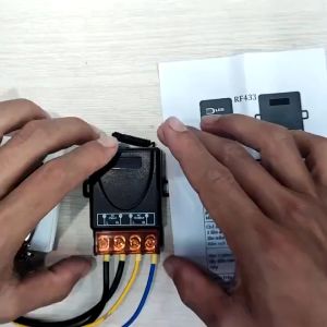Rơ le 220V 30A mới nhất Công tắc điều khiển từ xa RF không dây 1 Bộ phát + 1 Bộ thu 433MHz Bộ điều khiển từ xa