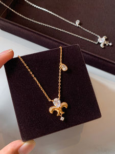 CAFFTI | Iris Pendant Crystal Necklace