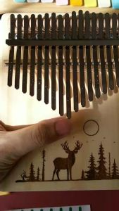 Đàn kalimba khắc laser QUYNHLEMO hình hươu phong cảnh Kalimba 17 phím gỗ tự nhiên giá rẻ tặng búa chỉnh âm