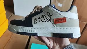 STARRY รองเท้าผ้าใบหุ้มข้อต่ำสำหรับผู้ชาย แบบสวมสบาย นุ่ม ระบายอากาศได้ดี มี 3 สีให้เลือก