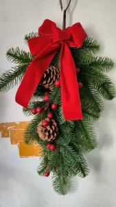 60CM PE Inverted Christmas Tree Branches and 20CM Christmas-wreath Family Doors and Windows Walls Christmas Scene Decorations