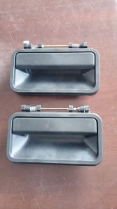 Tay mở cửa bên ngoài xe ben Foton Forland 6 tấn Vinaxuki. bên trái và phải khác nhau bằng nhựa