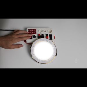 LED Downlight Memasukkan Garansi Downlight Cahaya Selama 24 Bulan Warna Mengubah Downlight Cahaya Tiga Warna Downlight Cahaya 5W 9W 12W 12W 18W