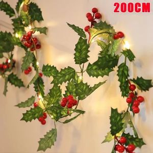 ใบฮอลลี่ประดิษฐ์ผลไม้เล็กๆสีแดงต้นคริสต์มาสยาว2เมตรแบบทำพวงมาลัยต้นไม้คริสต์มาสแขวนหวายเบอร์รี่จำลองพร้อมพวงหรีดไฟเส้นตกแต่งของตกแต่งบ้านปีใหม่