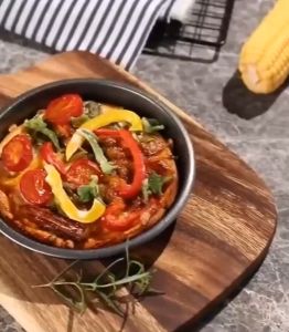 Rainbowtown 10/11inches Round Pizza Pan Carbon Steel Dish Tray Steel Non-stick Pizza Bake Pan kitchen