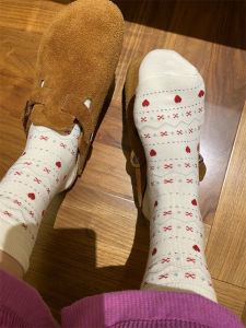 ถุงเท้าผ้าฝ้ายระบายอากาศได้ดีสำหรับผู้หญิง ถุงเท้าส้นกลางลายหัวใจหิมะ ทรงคลาสสิก ทรงเอวกลาง ทรงลำลอง สำหรับใส่ในบ้าน