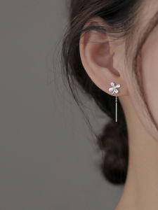 925 Sterling Silver Four Leaf Clover Earrings Luxury Womens Jewelry Fashionable Plant Pattern Stud Earrings for Ladies