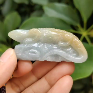 Crafted as Lizard Type A Natural Jadeite Jade with Yellow and Light Green for display or hand piece certificate weighs 32.52 grams measurement 58.1 * 24.5 * 13.2 mm (hand9)
