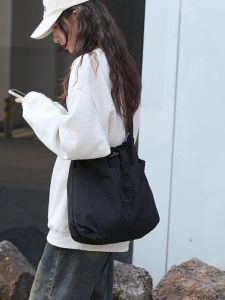 Large Capacity Bucket Bag Tote Womens Leisure Sports Commuting Class Single Shoulder Bag Drawstring Water Bucket Bag