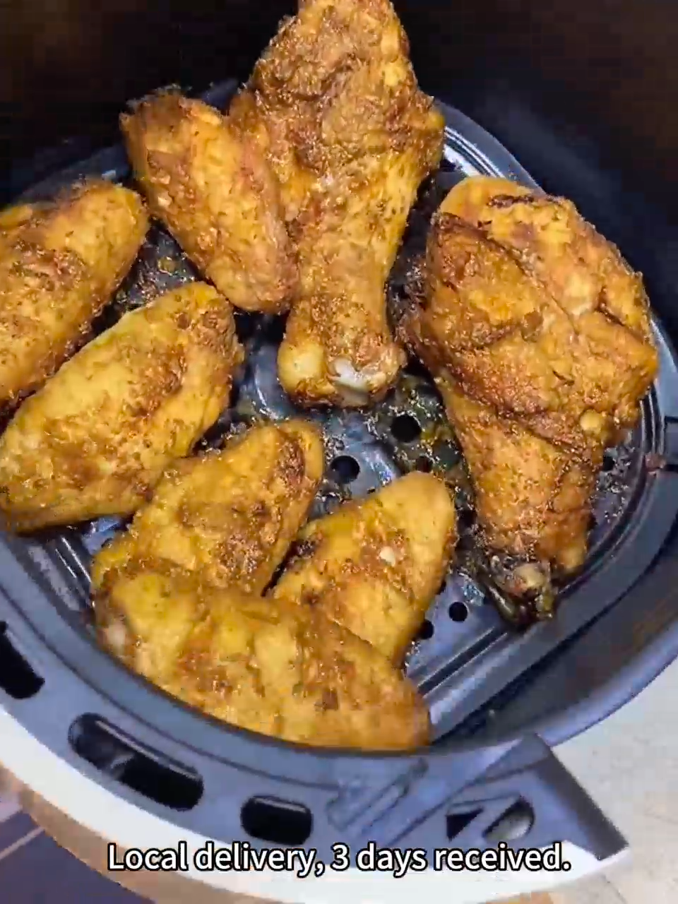 CHIGO 5L Air Fryer Multifunctional 1200W Heating 360° Hot Air Circulation 75% Less Oil 80-200°C Temperature Range Large Capacity Oil-Free Cooking Family Friendly