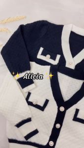 LEONNA - ALICIA BLOUSE WOLL KASUAL KANTOR WANITA KOREAN STYLE OOTD\\n\\n Apa Itu Blouse Wol Kasual Wanita?\\n\\nBlouse wol kasual wanita adalah pakaian atasan yang terbuat dari wol dan dirancang dengan gaya kasual. Blouse ini biasanya memiliki desain sederhana namun elegan, dan cocok untuk dikenakan di berbagai acara, termasuk di tempat kerja. Blouse wol kasual wanita dapat memberikan kesan profesional namun tetap santai, sehingga menjadi pilihan populer bagi banyak wanita.\\n\\n Sejarah dan Asal-usul Blouse Wol Kasual Wanita\\n\\nBlouse wol kasual wanita memiliki sejarah panjang dalam dunia fashion. Pakaian atasan wol telah ada sejak zaman dahulu, namun gaya kasual mulai populer pada tahun 1950-an. Pada masa itu, blouse wol kasual wanita mulai diproduksi dalam jumlah besar dan menjadi pilihan populer bagi wanita yang ingin tampil profesional namun tetap santai.\\n\\n Fungsi dan Manfaat Blouse Wol Kasual Wanita\\n\\nBlouse wol kasual wanita memiliki beberapa fungsi dan manfaat, di antaranya:\\n\\n- Memberikan kesan profesional namun tetap santai\\n- Cocok untuk dikenakan di tempat kerja atau acara formal lainnya\\n- Dapat dipadukan dengan berbagai jenis bawahan, seperti celana panjang atau rok\\n- Mudah perawatan dan tahan lama\\n\\n Blouse Alicia Leonna: Pilihan Populer untuk Kantor\\n\\nBlouse Alicia Leonna adalah salah satu pilihan populer untuk blouse kasual wanita. Blouse ini memiliki desain sederhana namun elegan, dan cocok untuk dikenakan di tempat kerja.\\n\\n Mengapa Memilih Blouse Alicia Leonna untuk Kantor?\\n\\nAda beberapa alasan mengapa blouse Alicia Leonna menjadi pilihan populer untuk blouse kasual wanita, di antaranya:\\n\\n- Desain sederhana namun elegan\\n- Bahan berkualitas tinggi dan nyaman dikenakan\\n- Cocok untuk dikenakan di tempat kerja atau acara formal lainnya\\n- Mudah perawatan dan tahan lama\\n\\n Tips Memadukan Blouse Alicia Leonna dengan Outfit Kantor\\n\\nBerikut adalah beberapa tips memadukan blouse Alicia Leonna dengan outfit kantor:\\n\\n- Padukan dengan celana panjang atau rok pendek dengan warna netral\\n- Tambahkan aksesori seperti anting atau kalung sederhana\\n- Pilih sepatu formal seperti high heels atau loafers\\n\\n Blouse Korean Style OOTD: Inspirasi Fashion Terkini\\n\\nBlouse Korean Style OOTD adalah pilihan populer bagi wanita yang ingin tampil modis dan stylish. Blouse ini memiliki desain unik dan trendi, serta cocok untuk dikenakan di berbagai acara.\\n\\n Trend Blouse Korean Style OOTD di Media Sosial\\n\\nBlouse Korean Style OOTD telah menjadi tren populer di media sosial seperti Instagram dan TikTok. Banyak influencer fashion yang mempromosikan blouse ini sebagai pilihan modis dan stylish.\\n\\n Cara Memilih Blouse Korean Style OOTD yang Sesuai\\n\\nBerikut adalah beberapa tips memilih blouse Korean Style OOTD yang sesuai:\\n\\n- Pilih desain yang unik dan trendi\\n- Pastikan bahan berkualitas tinggi dan nyaman dikenakan\\n- Pilih warna yang sesuai dengan warna kulit dan preferensi pribadi\\n- Padukan dengan outfit lain yang sesuai untuk tampilan modis dan stylish\n}