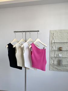 เสื้อกั๊กถักแบบเกาะอกสไตล์เกาหลีสำหรับผู้หญิงในฤดูร้อนปี 2025 เสื้อคลุมกันหนาวแบบลำลองสีพื้นคอวีแขนกุด