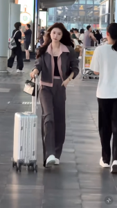 เสื้อสูทแฟชั่น คอปก แต่งสูทสองชั้น เซ็ต2ชิ้น (ติดกัน) + กางเกงขากระบอกใหญ่ เอวยางยืด ซิปหน้าติดกระดุม ผ้าโพลิเอสเตอร์ ชุดทำงาน แถม! เข็มขัดผ้า ชุดสัมภาษณ์ #10171