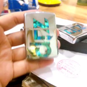 Hộp quẹt bật lửa Zippo Armor vỏ dầy khắc ăn mòn khảm xà cừ chữ ZIP hàng loại 1 vỏ bằng đồng có tem đỏ