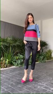 { "ชู่ชีวิต: ชู่ชีวิตเซตผ้าอัดพลีทเนื้อดี 4 สี สวยฉ่ำ คอ Y แขน 4 ส่วน สวย เสื้อแพตเทิร์น คอ Y ดูแพงตัวแม่ กางเกงเอวสมอค อัดพลีส ทรงขากระบอก สวย หรู ดูดี สูงเพรียว