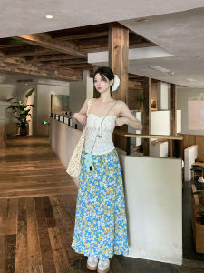Beach Vacation Style Set Pure Desire Design White Halter Top Blue Floral Half Skirt Two Piece Set Summer Fashion for Women