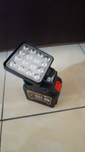 Bóng đèn LED 16 pha chạy pin máy khoan  chân pin phổ thông 4cm  chạy sáng liên tục 12 tiếng